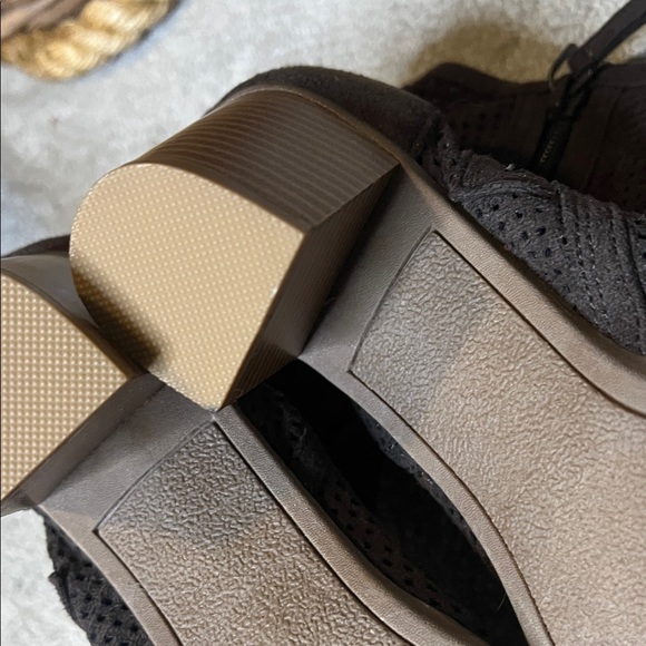 SM New York NWOB Brown Peep-Toe Heeled Shoes - Picture 11 of 11